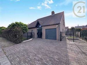 Villa avec jardin et garage