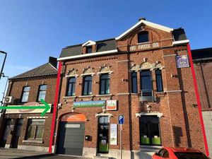 Bel immeuble de caractère dans le centre de Rance (6470)