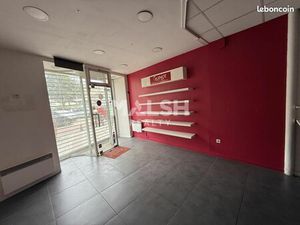 Local commercial 142 m²