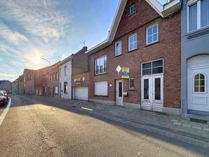 Maison de caractère à rénover avec jardin et grand garage