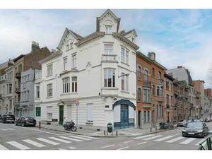 Brugmann  Vanderkindere   immeuble de 5 unités + garage