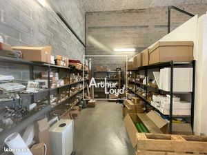 Local industriel 239 m²