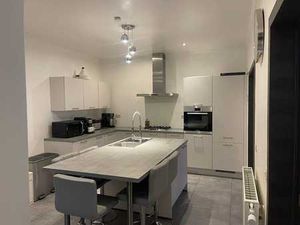 Superbe appartement 2 ch rénové avec terrasse – Schaerbeek