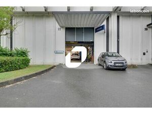 Local industriel 1 353 m²
