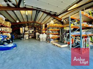 Local industriel 2 430 m²