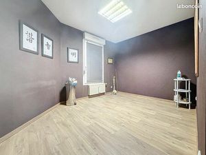 Local d’activité à Saint Etienne  idéal profession libérale ou tertiaire desservie par les