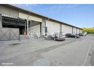 Local d'activité 418 m²