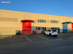 Local industriel 2 041 m²