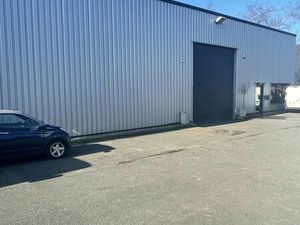 Local industriel 588 m²