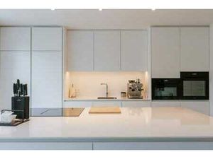 Spacieuse maison neuve avec 4 chambres et grand jardin!