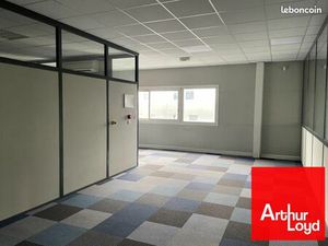 Bureaux 1 210 m²