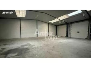 Local industriel 700 m²