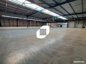 Local d'activité 2 556 m²