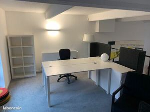 Bureau meublé 15 m² à louer dans espace partagé – Espace de travail calme et inspirant dan