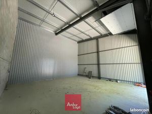 Local industriel 879 m²