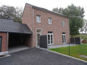 Jolie maison lumineuse dans un endroit unique et paisible