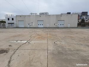 Local d'activité 1 300 m²