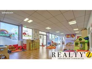 Local commercial 700 m²