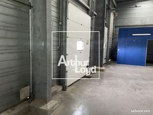 Local industriel 1 400 m²