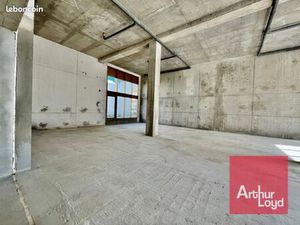Local commercial 268 m²