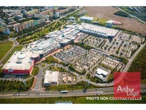 Local commercial 670 m²