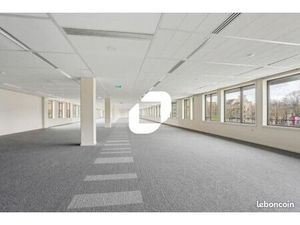 Bureaux 764 m²