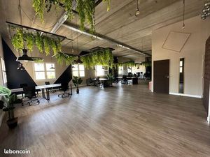 Plateau de coworking – 16 postes divisibles – bureaux professionnels