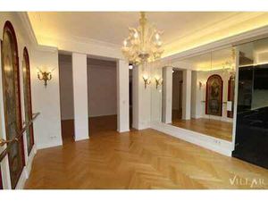 ELEGANCE ET SERENITE AU COEUR DU VERT-CHASSEUR