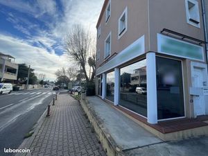 Local pharmacie  boulangerie  fleuriste 125 m²