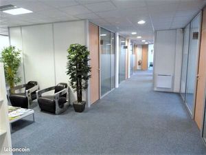 Bureau moderne standing meublé 13m² - métro/tramway