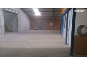 Local artisanal ou entrepôt 250m2  bureaux + extérieur 80m2