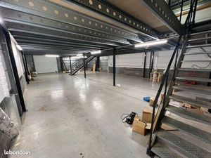Local d’activité / Entrepôt 470 m² avec mezzanine – Accès poids lourd – Parking