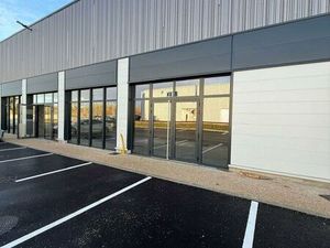 Local commercial 252 m² LE THILLAY