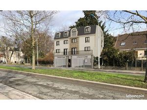 Local 370 m² SARCELLES