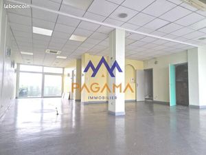 Local commercial 165 m²