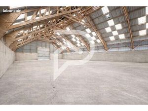 Local industriel 200 m²