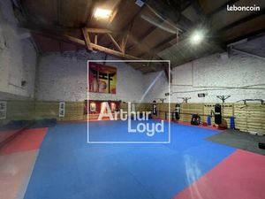 Local industriel 307 m²