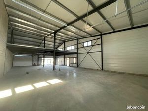 Local industriel 2 017 m²