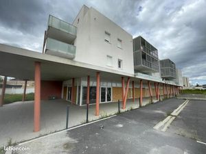 Local commercial 606 m²