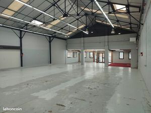 Centre lens surface commerciale de 380 M2