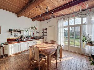 Propriété d'exception ? Ancien mas provençal rénové aux portes d'Avignon