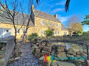 Belle maison familiale en pierre dans un environnement calme