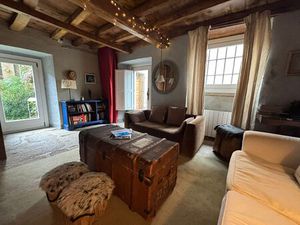 MAISON DE VILLAGE avec jardin et garage - UR