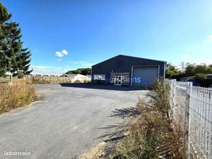 Local bureaux 768 m²