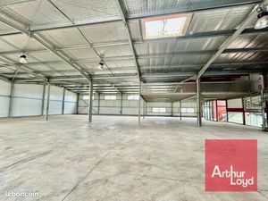 Local industriel 1 040 m²
