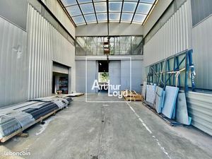 Local industriel 625 m²