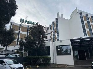 A LOUER LOCAL 420 M2 + 250 M2 TERRASSE