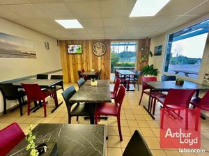 Local commercial 883 m²