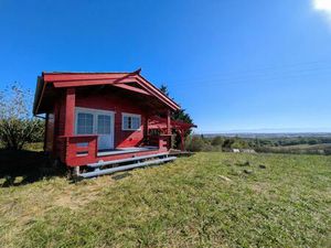 Chalet en bois avec vue sur la campagne et les Pyrénées