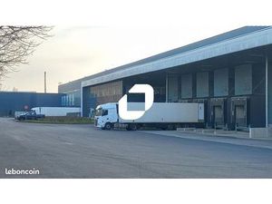 Local industriel 9 806 m²